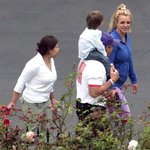 25620 Celebutopia Britney Spears With Big Belly On Her Terrace In Beverly Hills 18 122 1153Lo