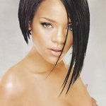 Rihanna Nue 02